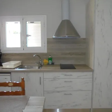 Ourania Apartament *